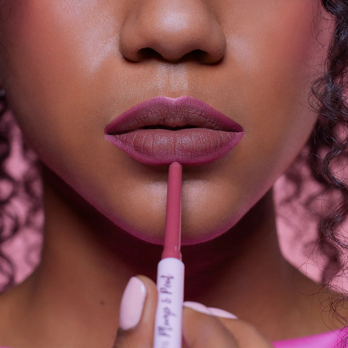 PLUMP & POUT PLUMPING LIP LINER - LIP LINER - BEAUTY CREATIONS