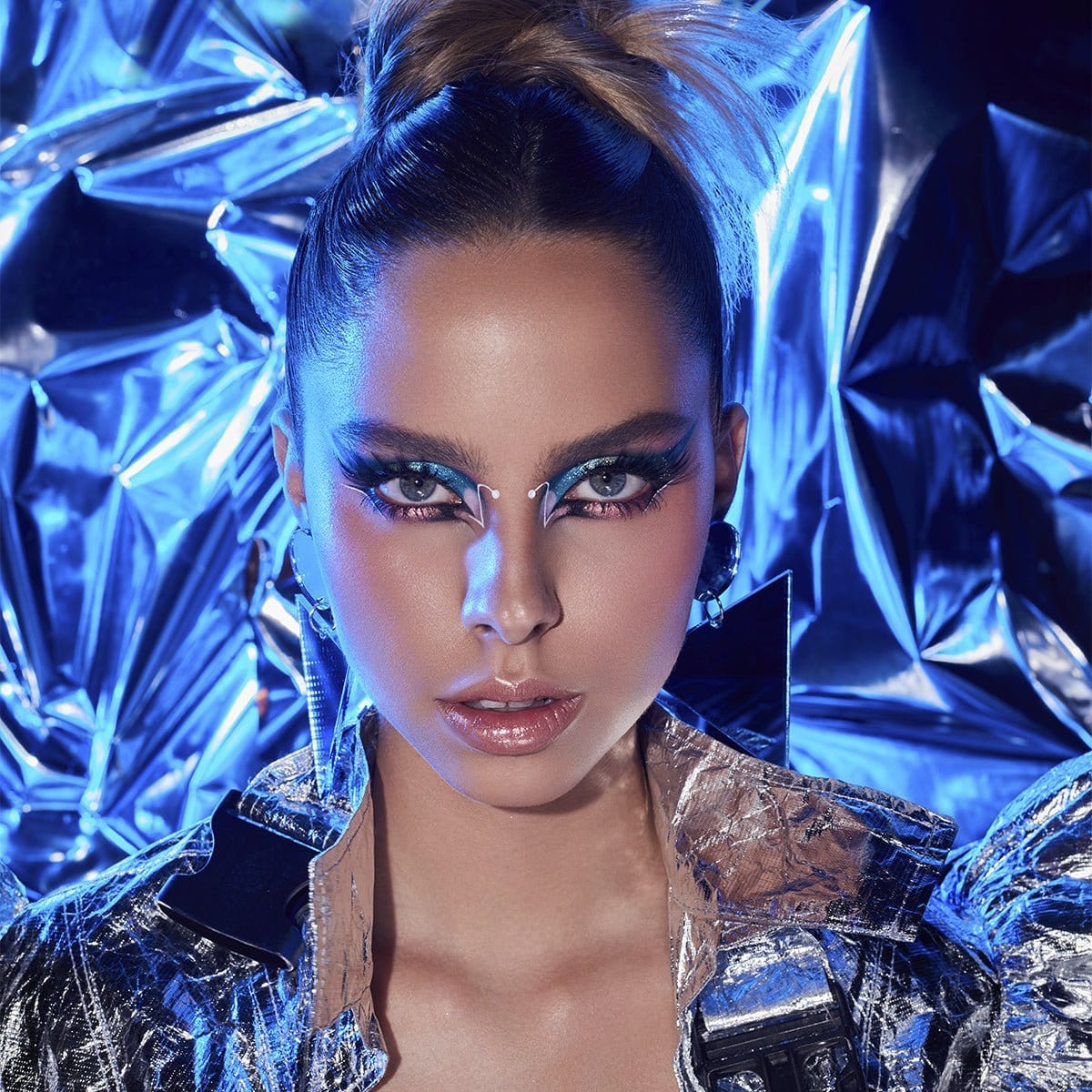 “It’s A Vibe” (Paleta de Rostro Rubor y Contorno) - Luis Torres X Beauty Creations