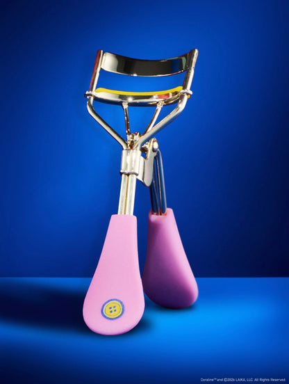 One Eye Open - Rizador de Pestañas - Coraline X Beauty Creations